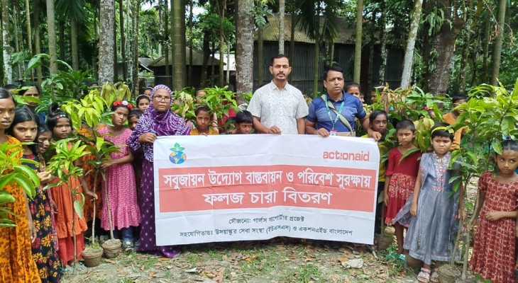 সবুজায়নের লক্ষ্যে ফুলবাড়ীতে ২,৮১৫টি আমের চারা বিতরণ কর্মসূচির উদ্বোধন 